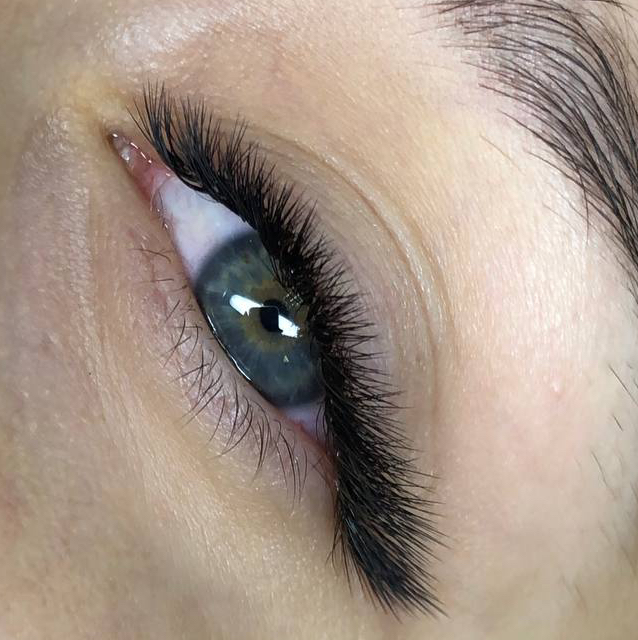 Экспресс-наращивание ресниц