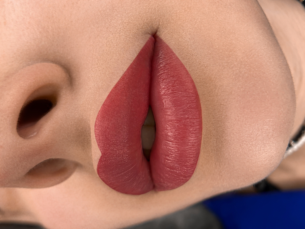 Перманентный макияж губ