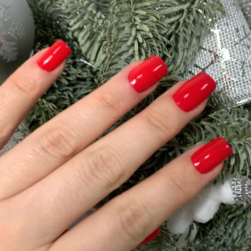 Маникюр с покрытием (однотон) средняя длина