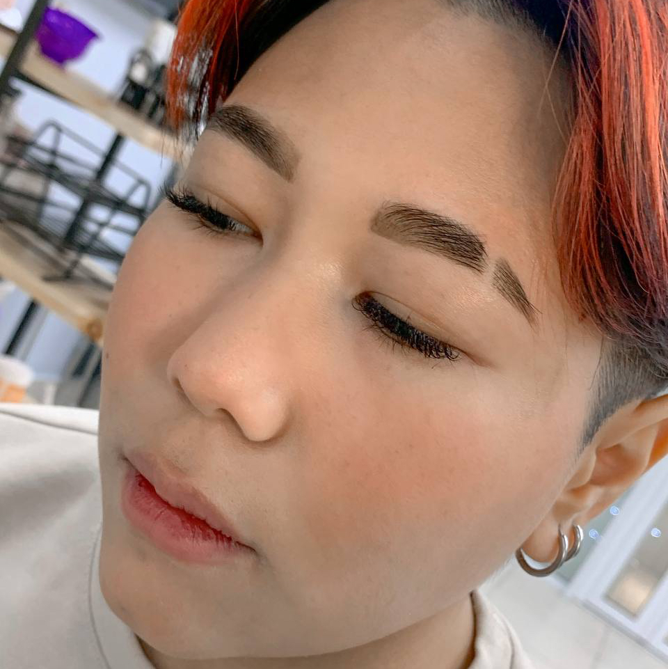 Коррекция бровей (воск+пинцет)