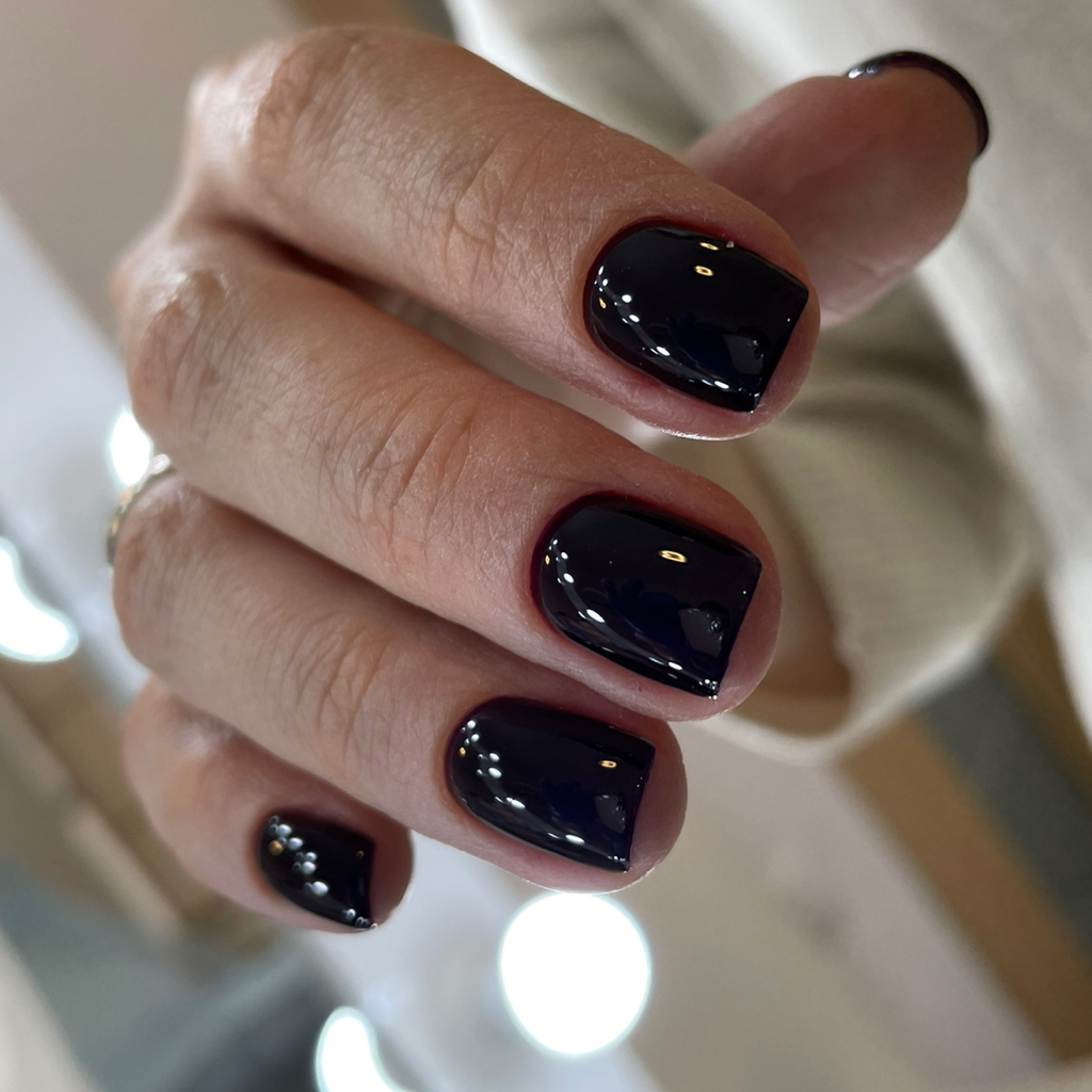 Маникюр + покрытие в один тон