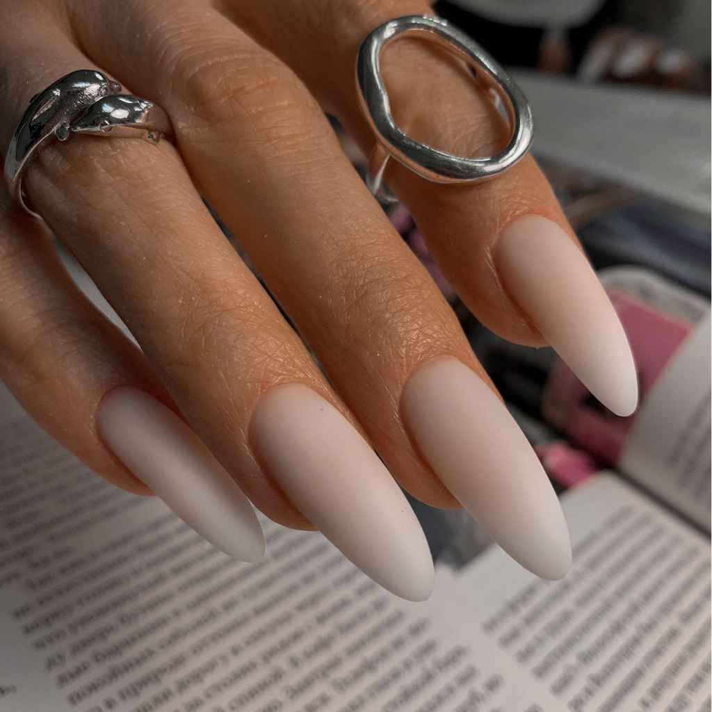 Моделирование ногтей (наращивание) однотонное покрытие