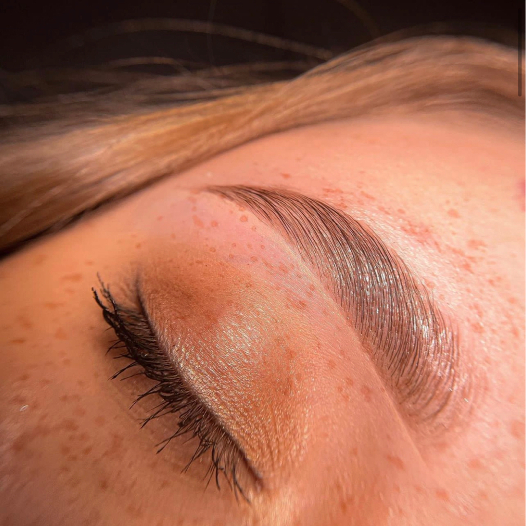 Оформление бровей