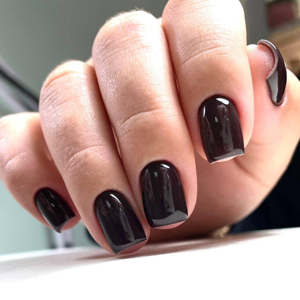 Аппаратный маникюр с покрытием гель-лак