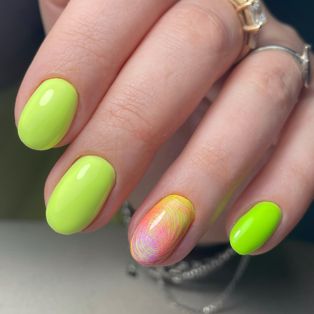 Маникюр с покрытием гель-лак