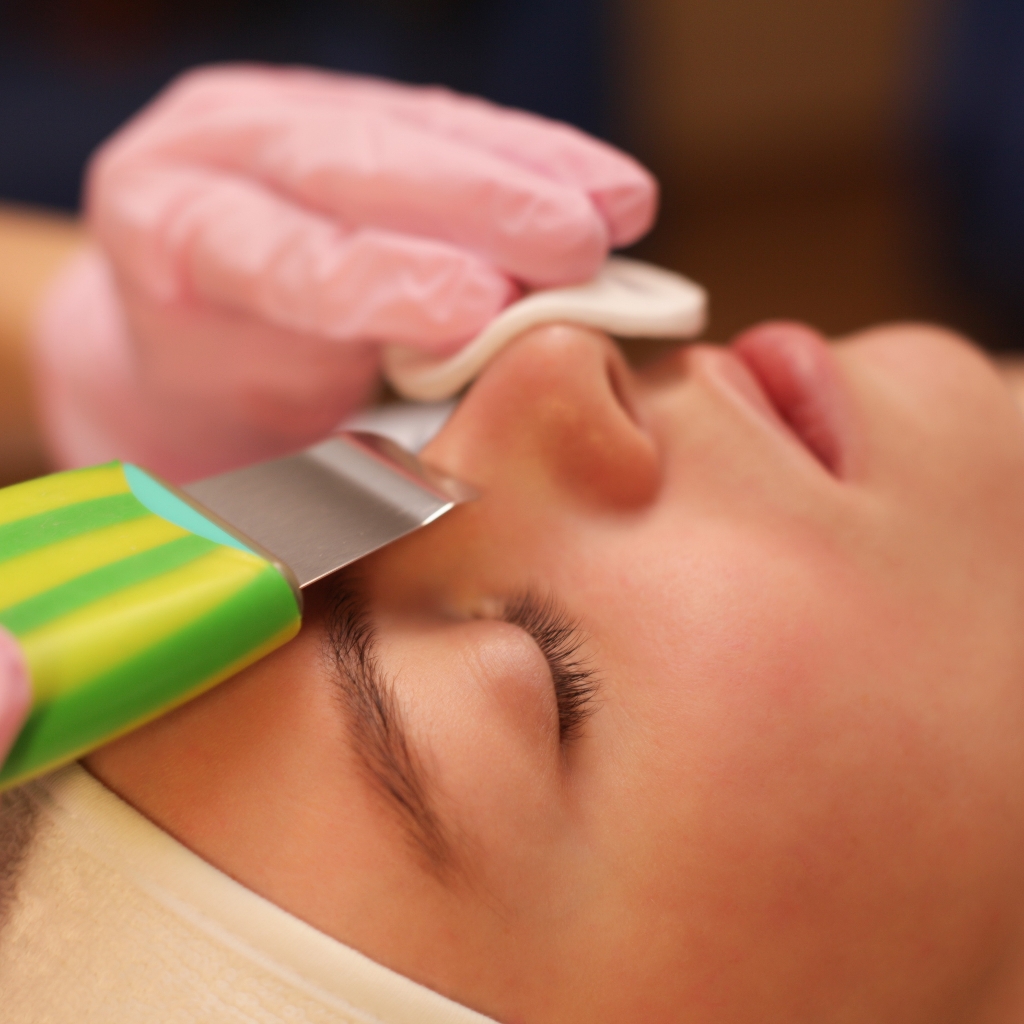 Чистка атравматическая с УЗ и лечебной маской