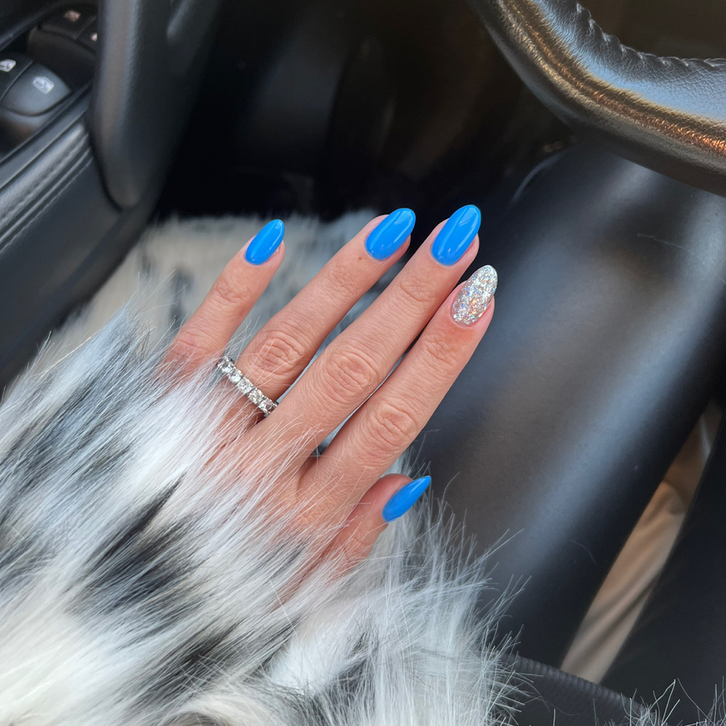 1. Маникюр с покрытием гель-лак (короткие ногти)