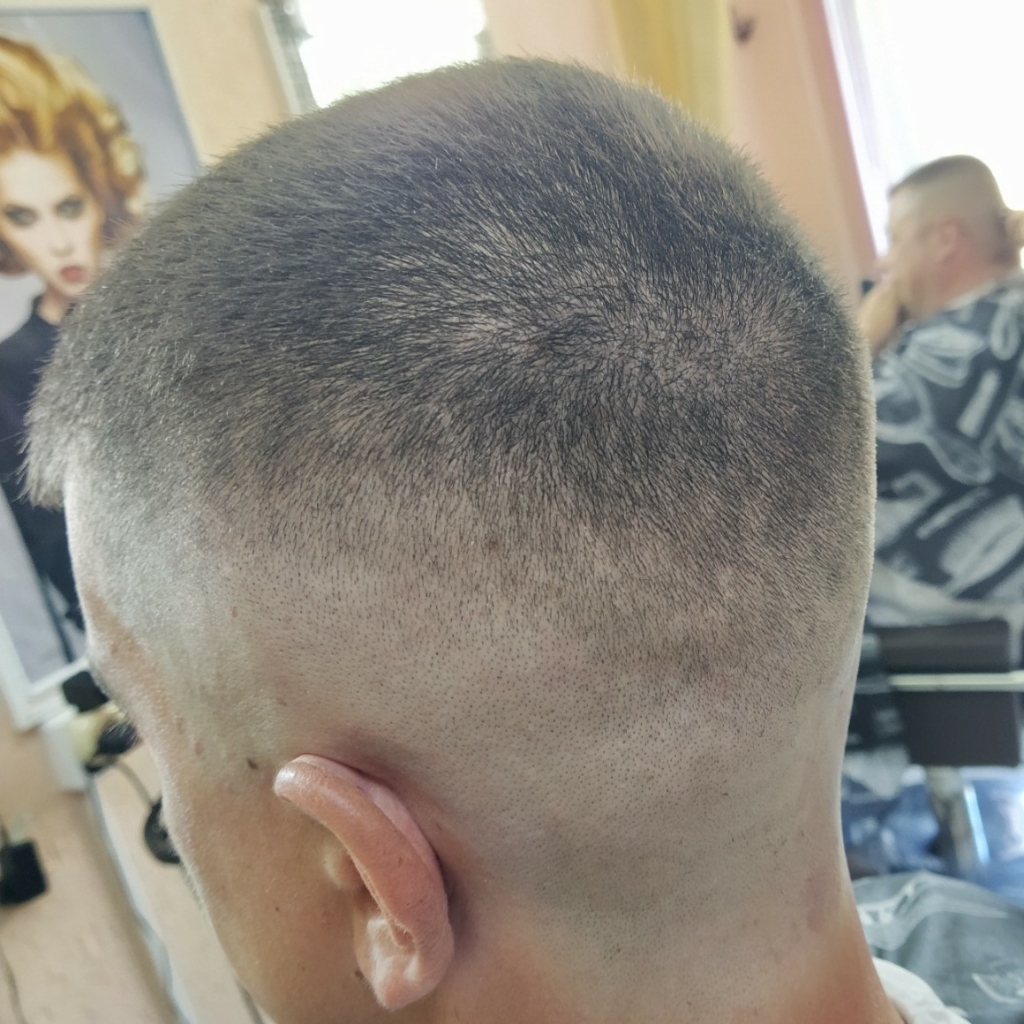 Стрижка мужская наголо с тримером