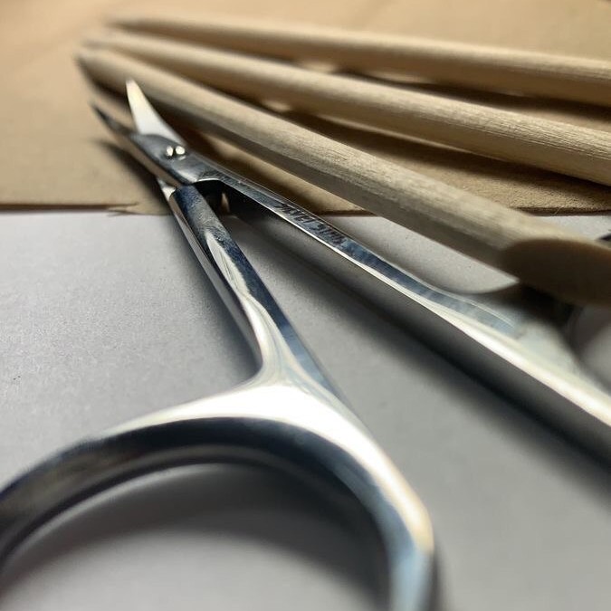 постричь ногти