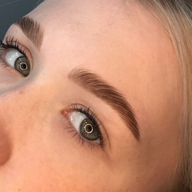 Окрашивание Бровей краской