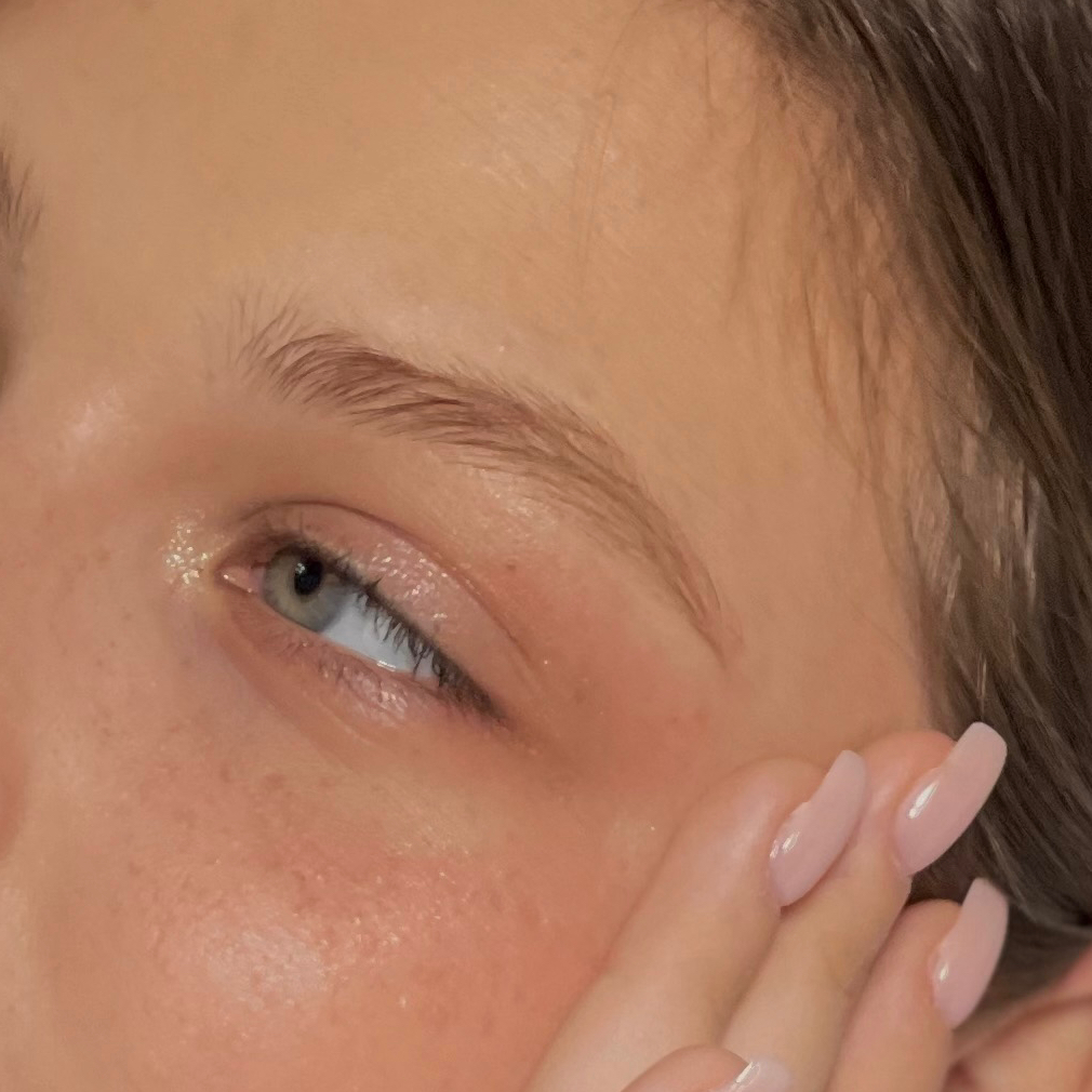 Diseño de cejas (depilación con pinza, cera)