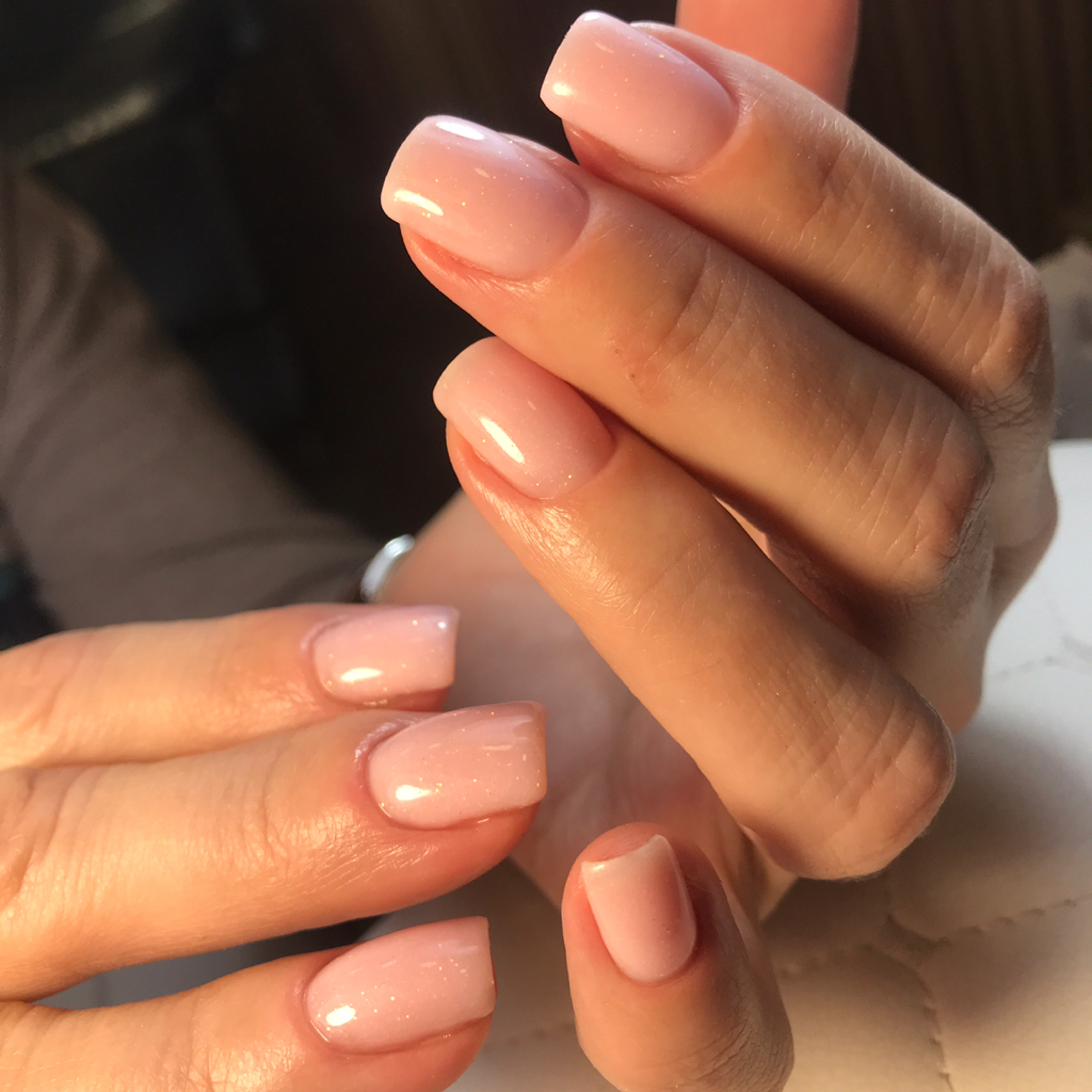 Маникюр с покрытием гель-лак