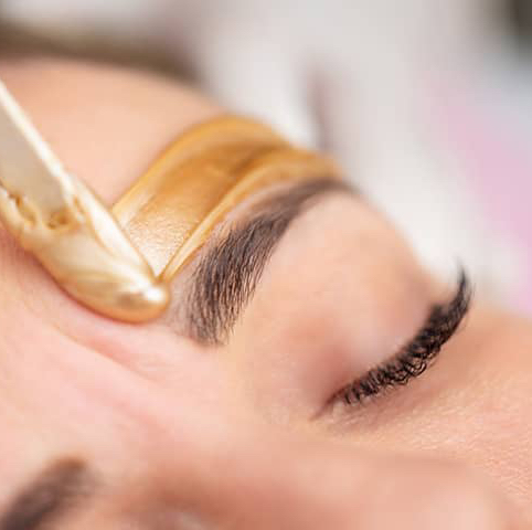 Коррекция бровей (воск/пинцет)