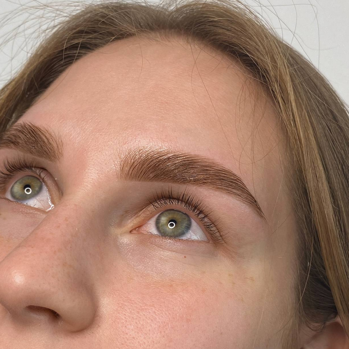 Ламинирование бровей с окрашиванием и коррекцией