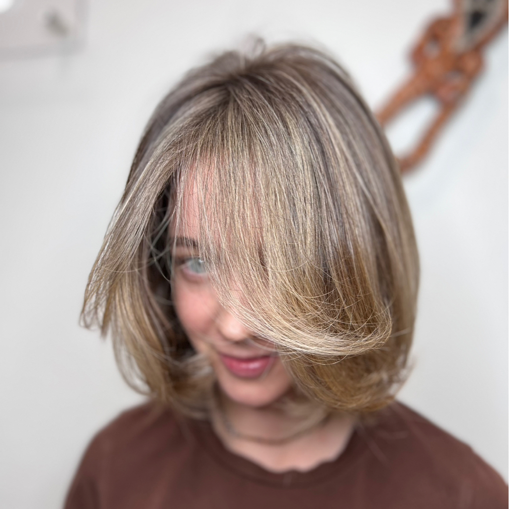 Стрижка женская (средняя длина)