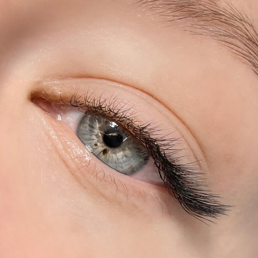 Наращивание уголков глаз