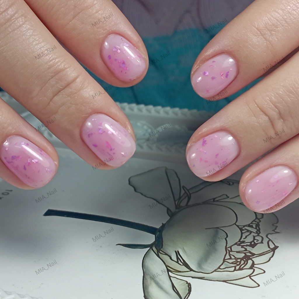 Маникюр+ однотонное покрытие.