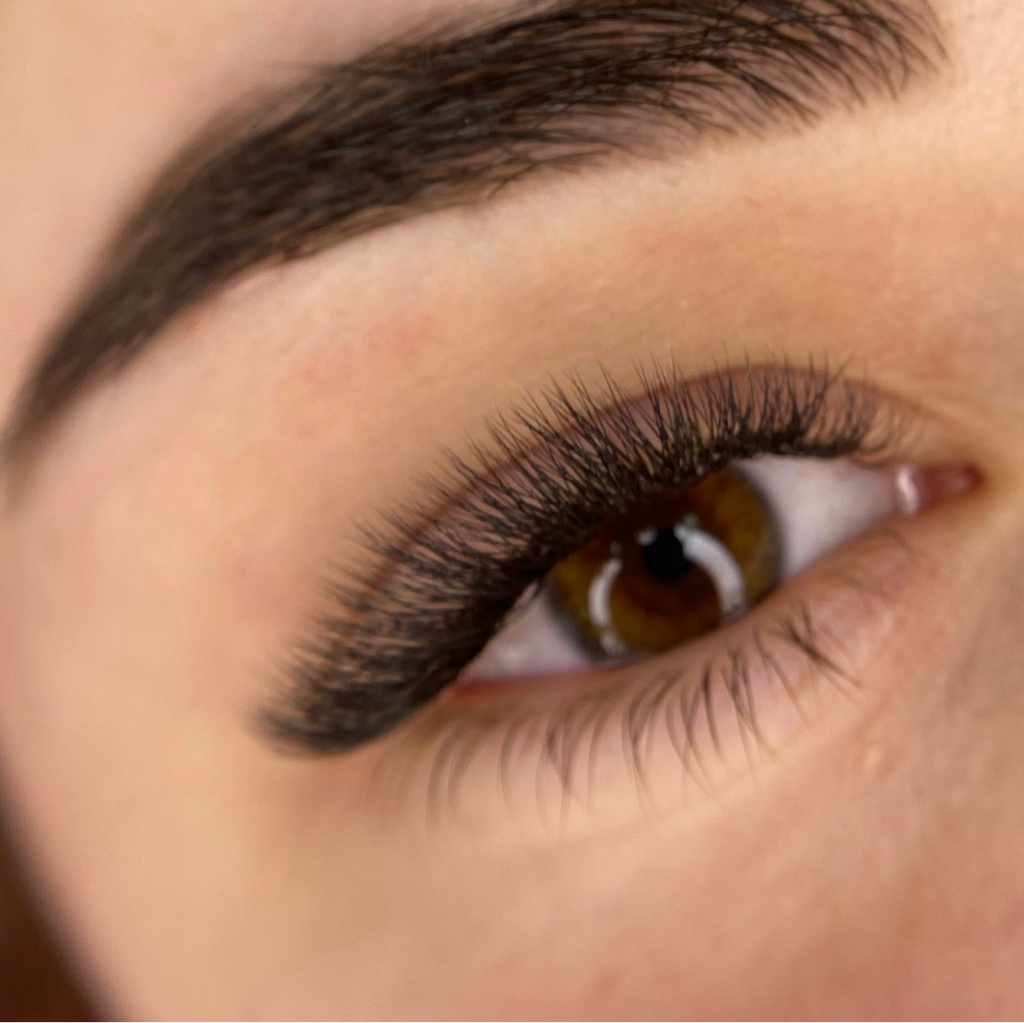 Наращивание ресниц 3-4D объема
