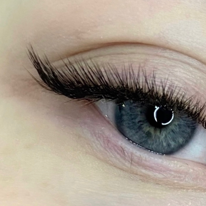 Коррекция ресниц 2D объема