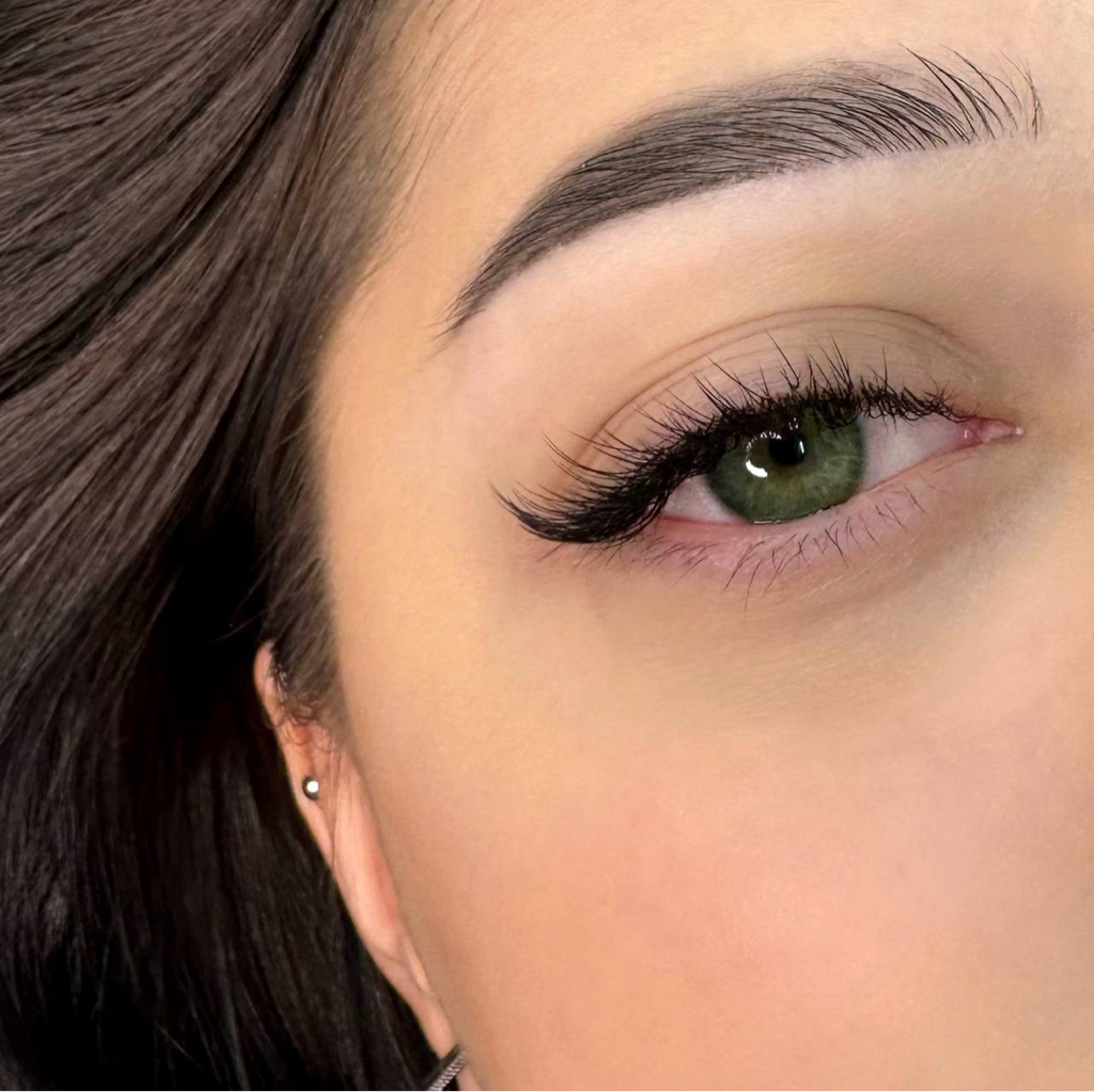 Наращивание ресниц 1,5D объема