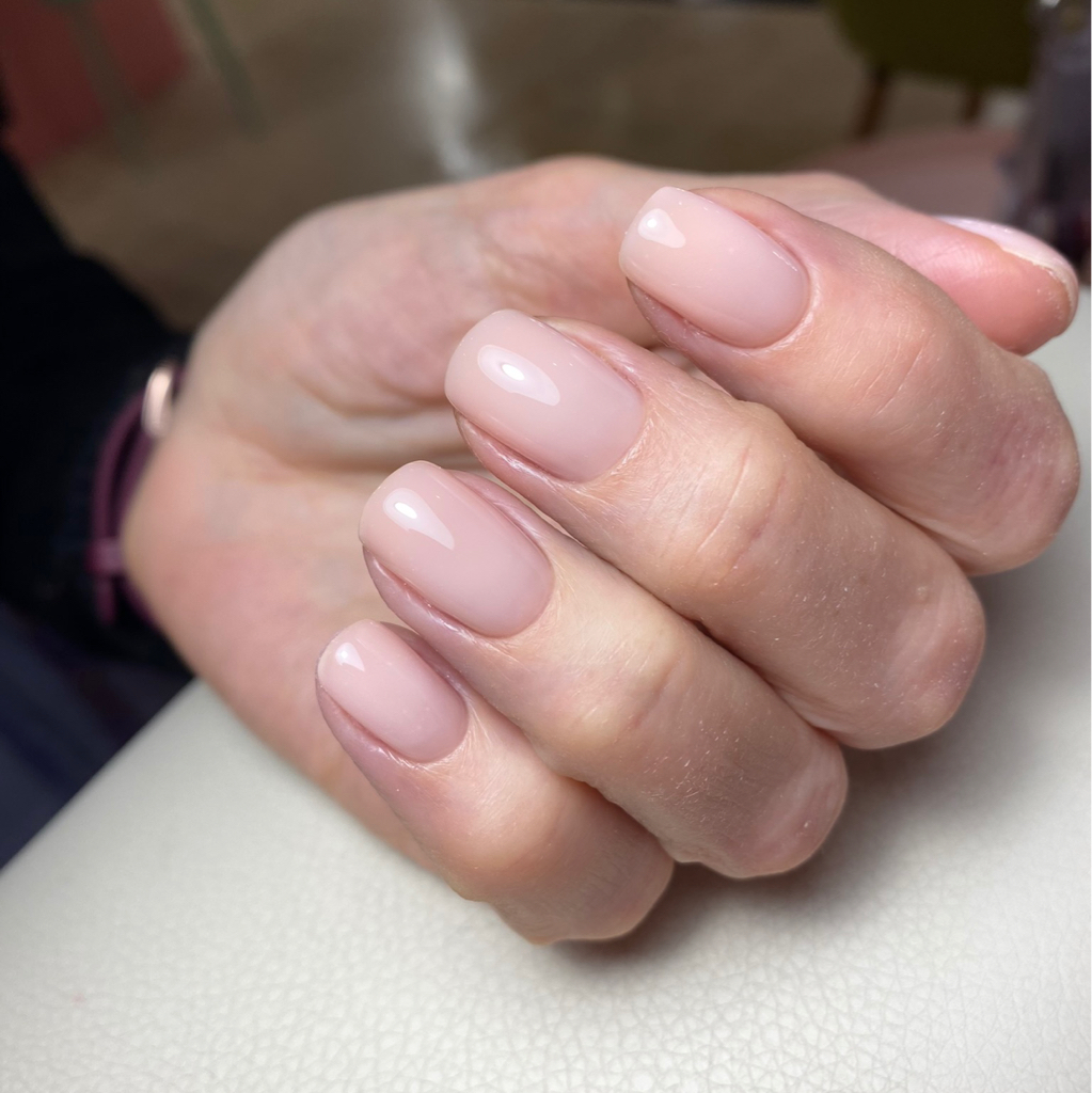 Комбинированный маникюр (+покрытие лечебным лаком)