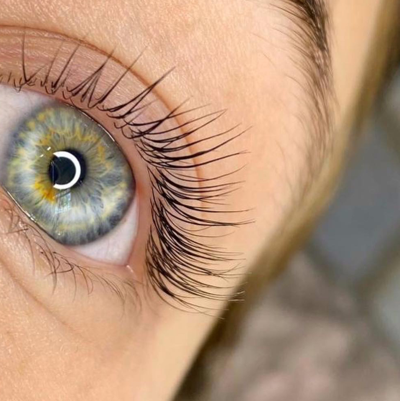 Ламинирование (верхних)  ресниц с окрашиванием и уходом