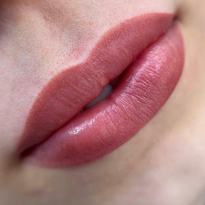 Акварельные губы