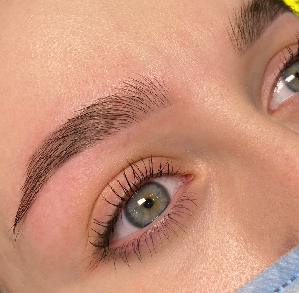 Архитектура бровей, Окрашивание ресниц