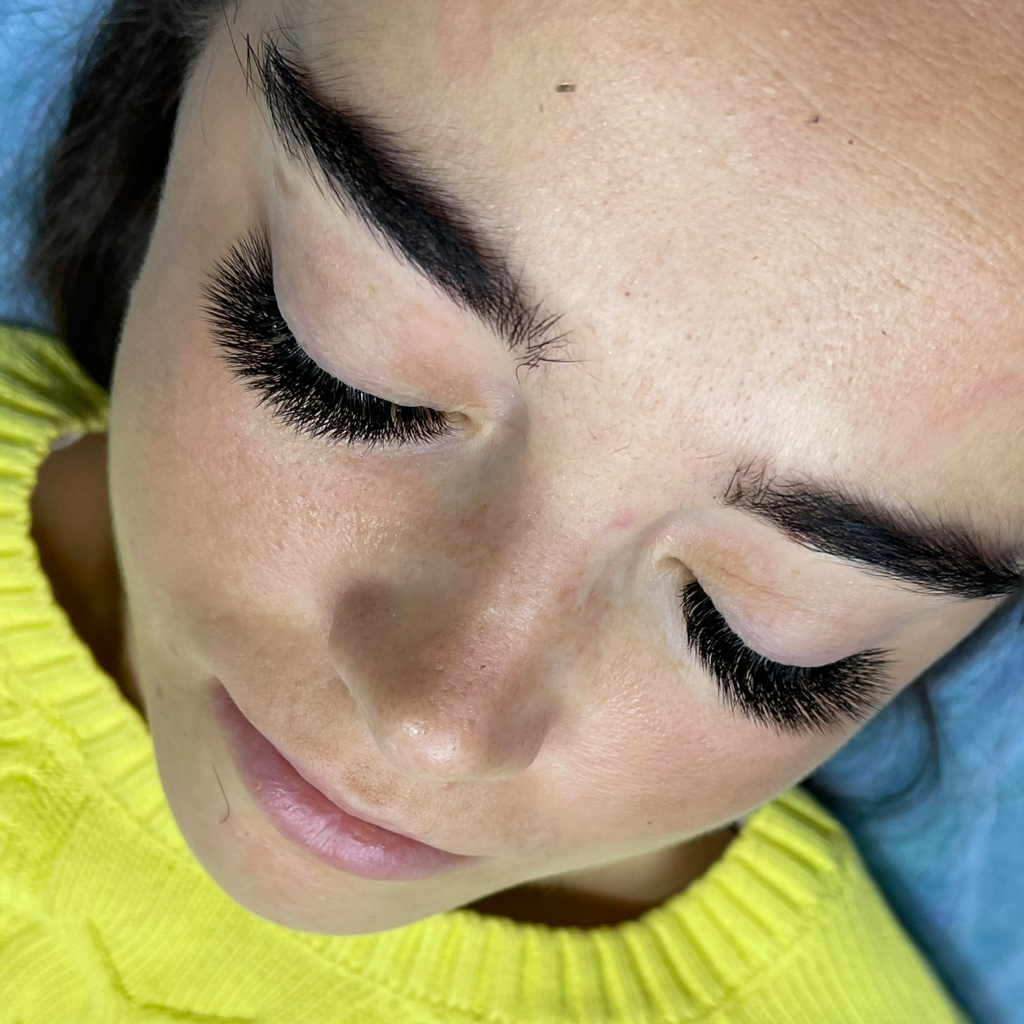 Наращивание ресниц 4D