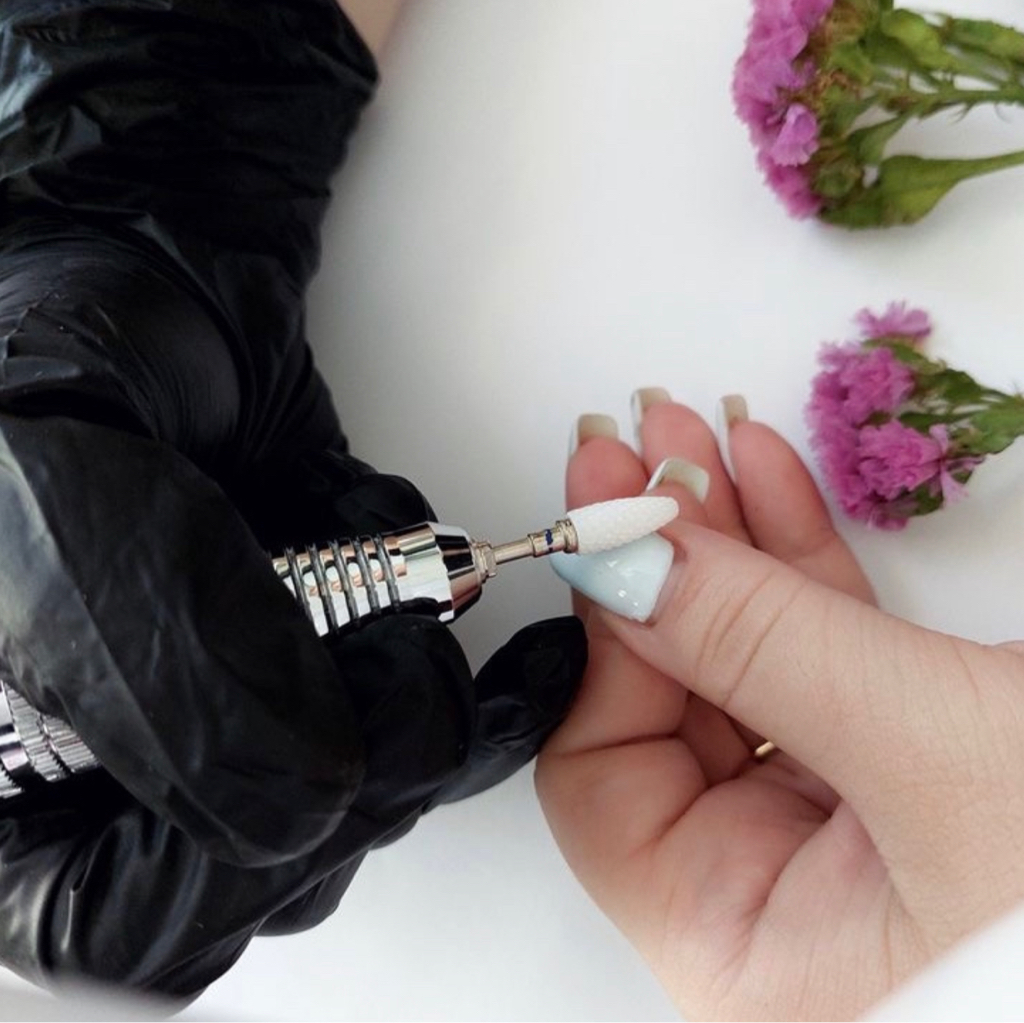 Снятие наращенных ногтей