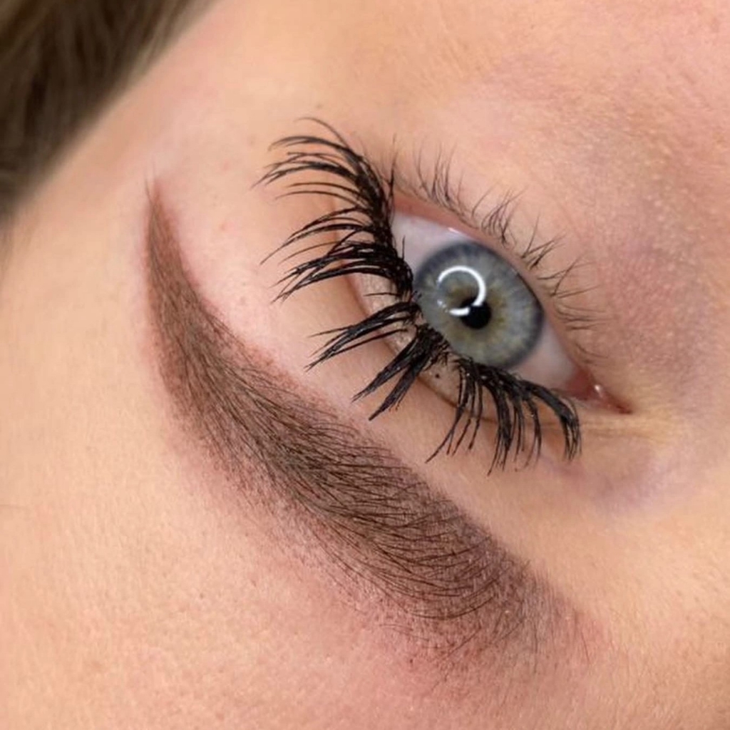 Перманентный макияж бровей