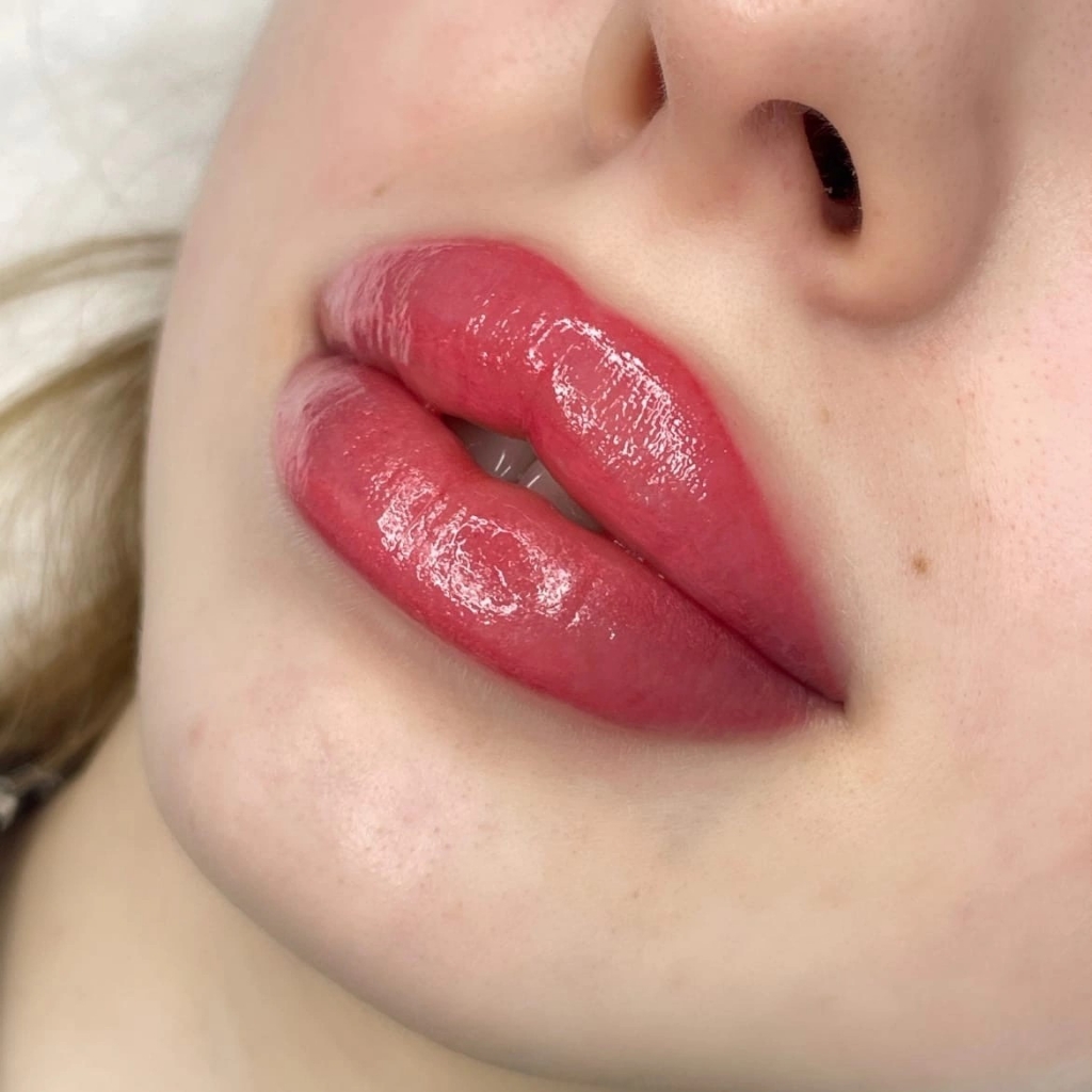 Перманентный макияж губ