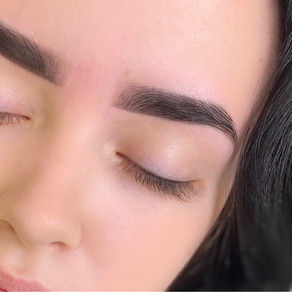 Окрашивание бровей