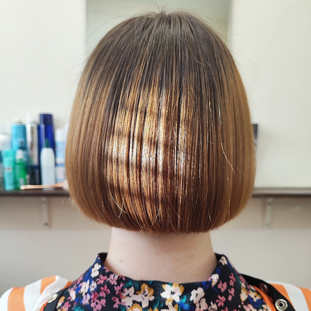 Стрижка женская средняя длина (длина до плеч)