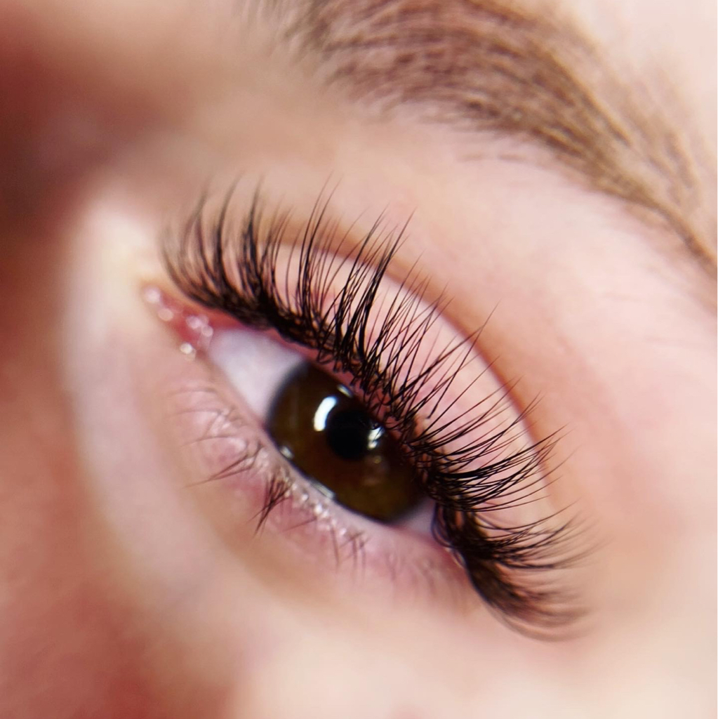 Классическое наращивание ресниц