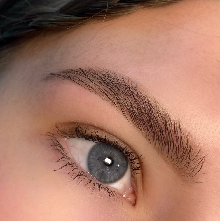 Окрашивание бровей