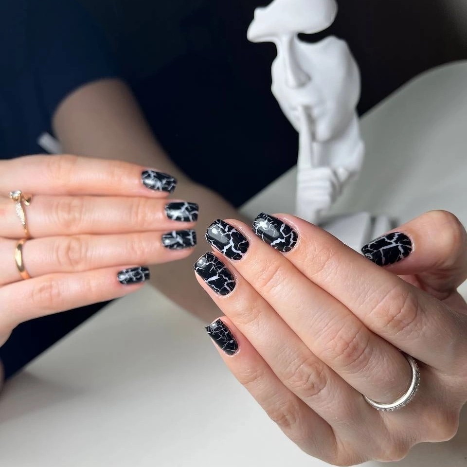 Комбинированный маникюр с покрытием гель-лак