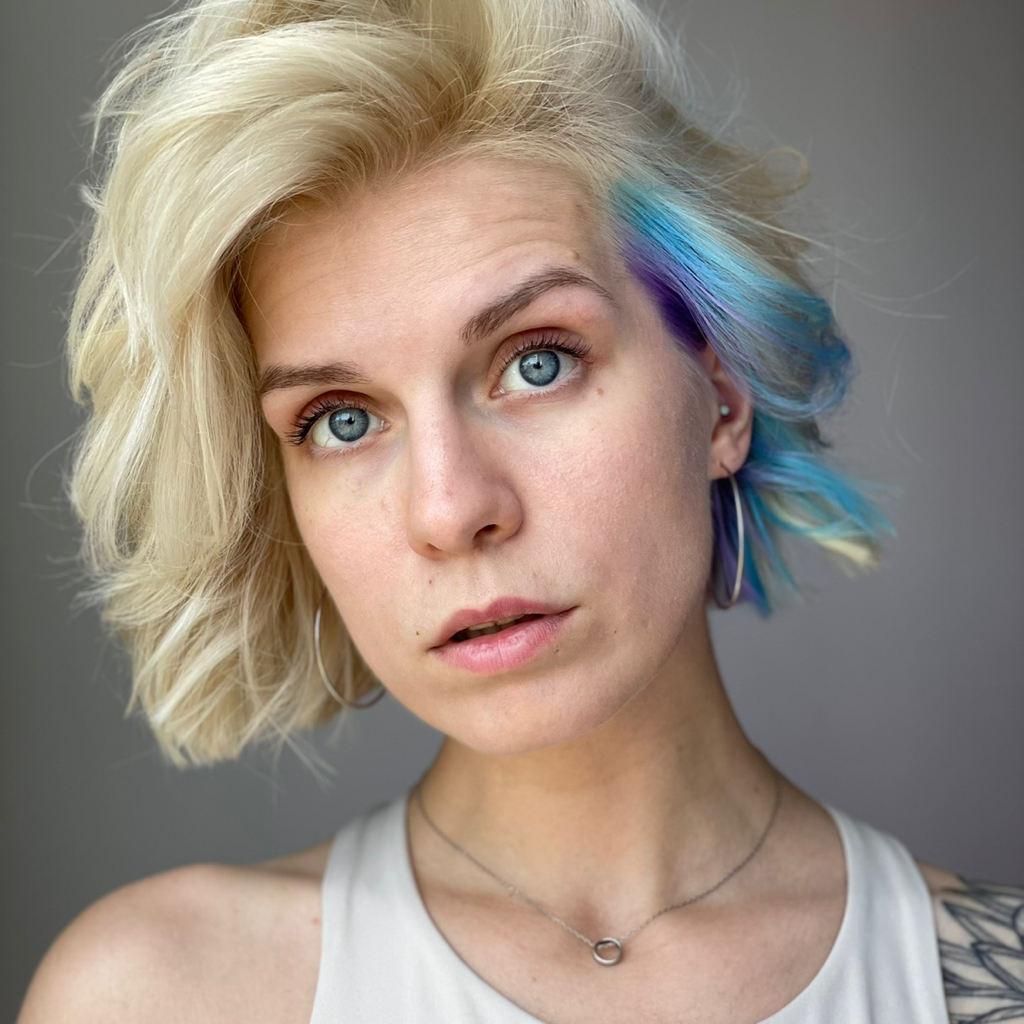 Блонд волосы средней длины