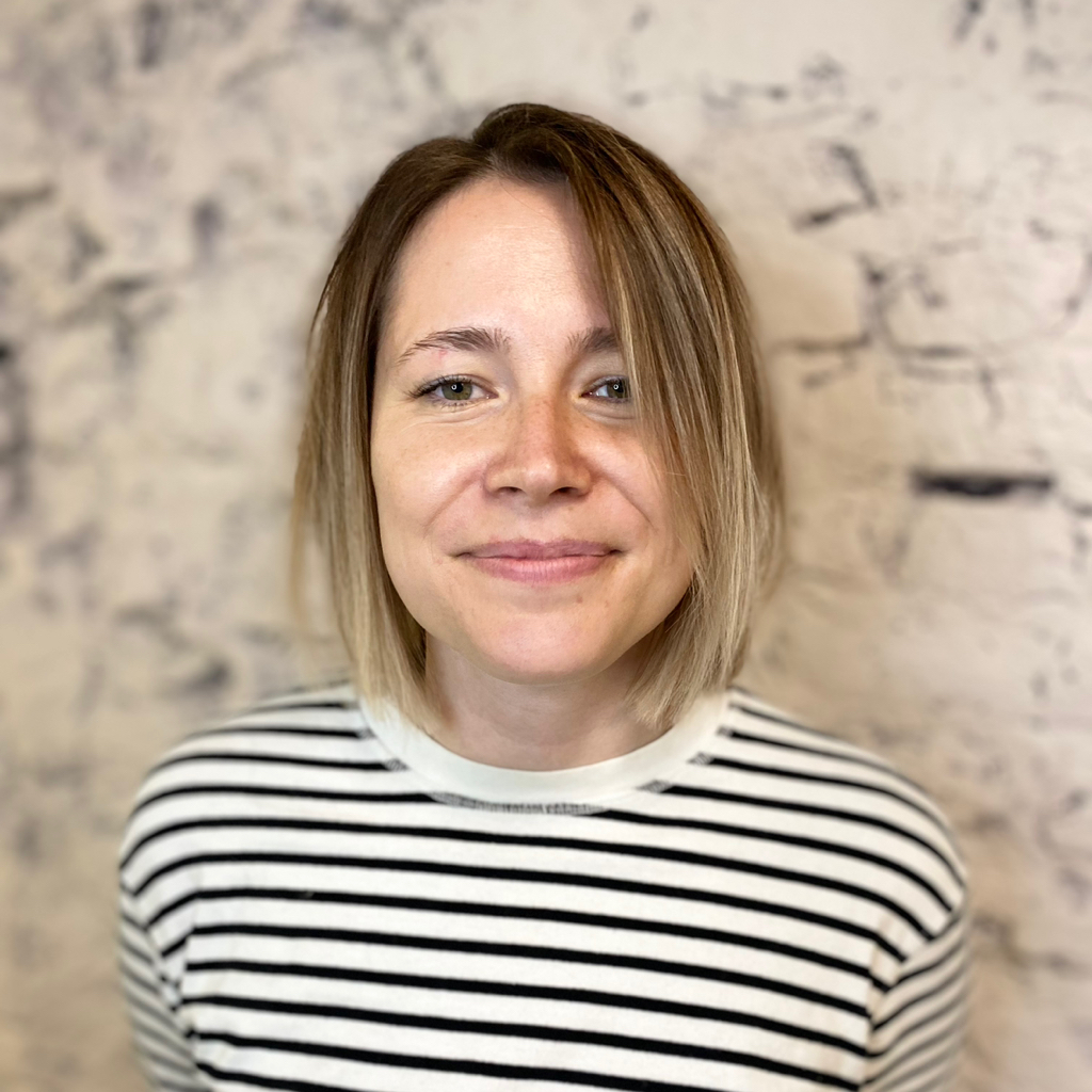 Окрашивание в один тон волосы средней длины