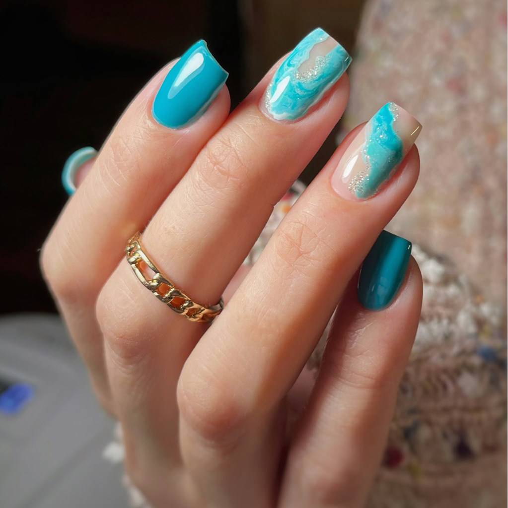 Укрепление ногтей с однотонным покрытием/несложный дизайн