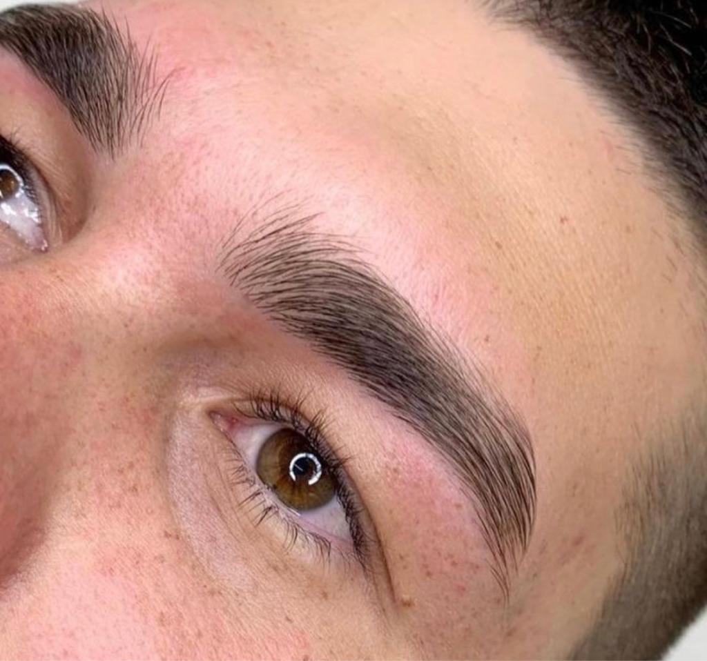 Мужская коррекция бровей