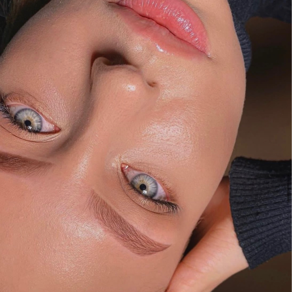 Окрашивание бровей