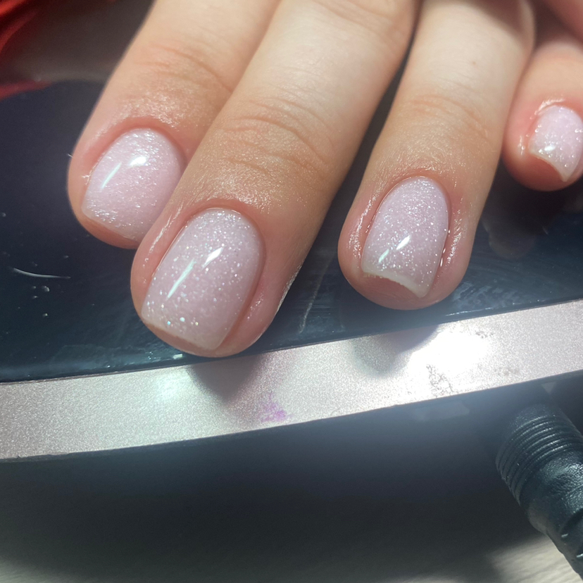 Маникюр с однотонным покрытием