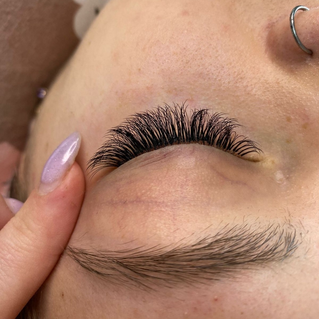 Наращивание ресниц классика 1D