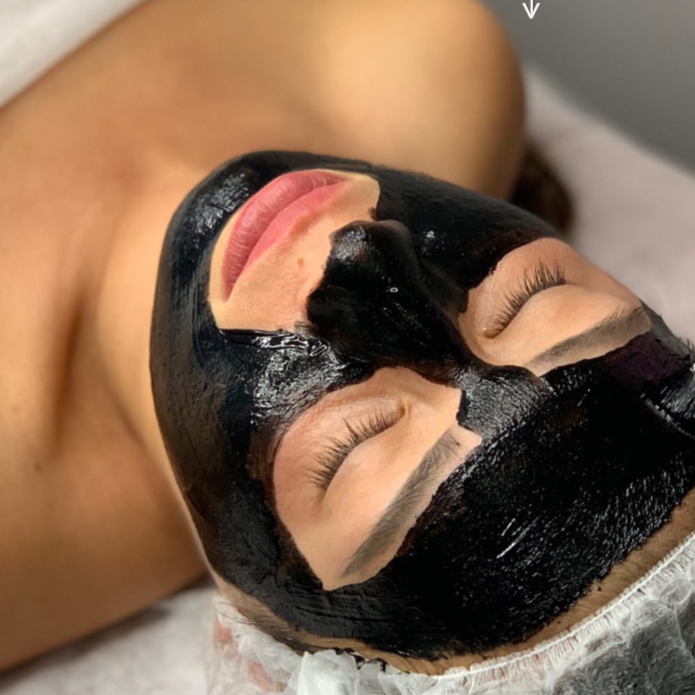 Карбоновый пилинг + уходовый  комплекс