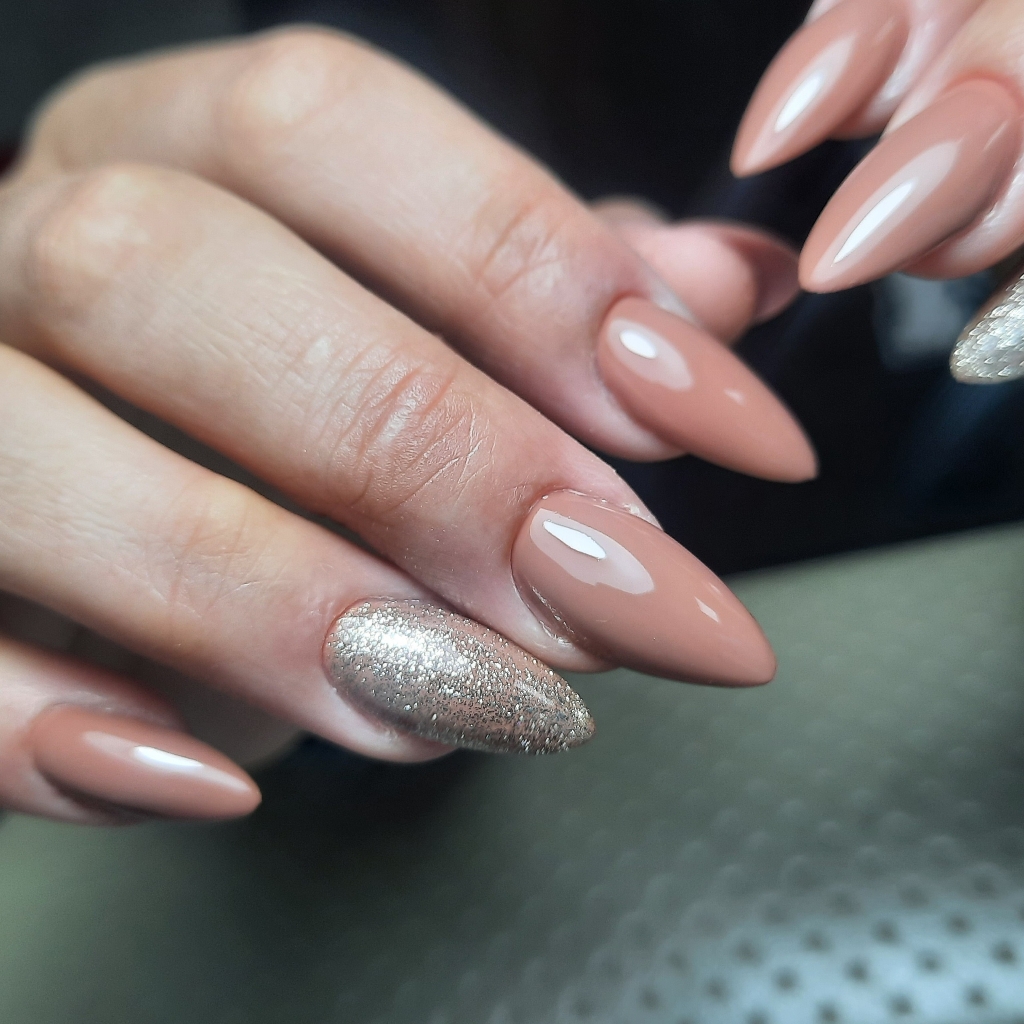 Наращивание ногтей