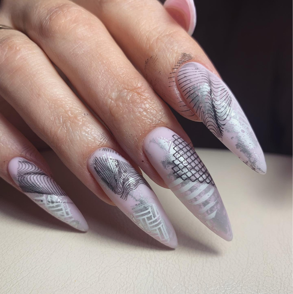 Наращивание ногтей