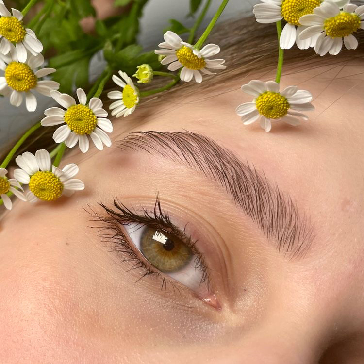 Коррекция формы бровей ( воск/пинцет)