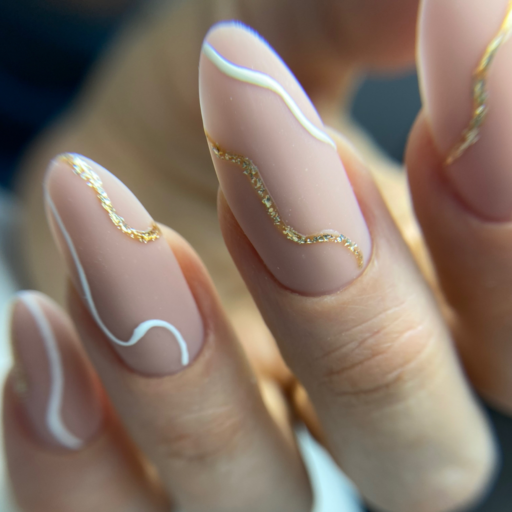 Коррекция наращенных ногтей