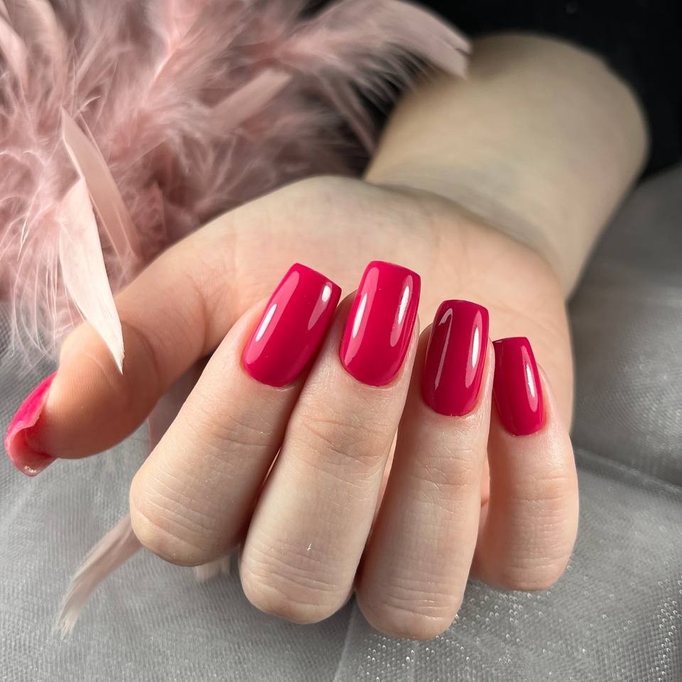 Маникюр +покрытие
топ мастер